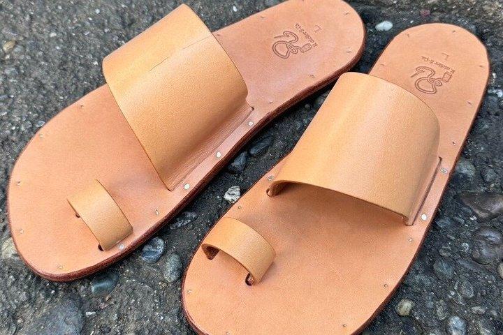 東京:日本語の靴職人との革サンダル作りワークショップ