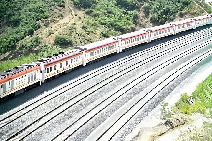 3 - モンバサからタイタヒルズ野生動物保護区への日帰り列車ツアー。