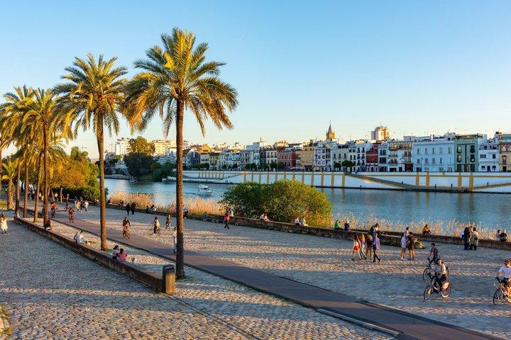 Privérondvaart aan wal : Sevilla Riviercruise op de Guadalquivir