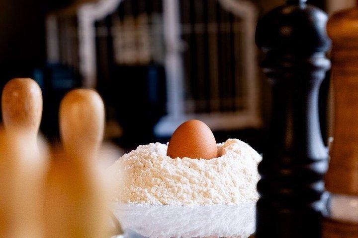 ヴェッキオ橋を望むフィレンツェで手作りパスタとワイン