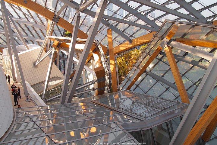 Louis Vuitton Foundation with horseback ride