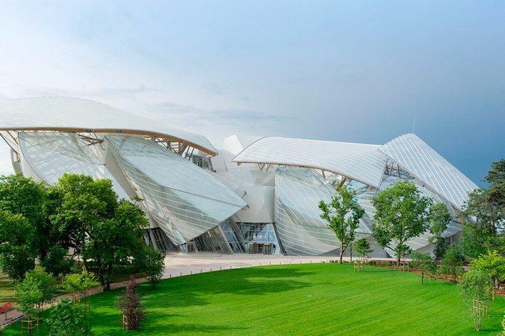 Louis Vuitton Foundation with horseback ride