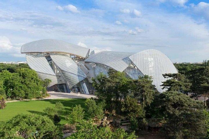 Louis Vuitton Foundation with horseback ride