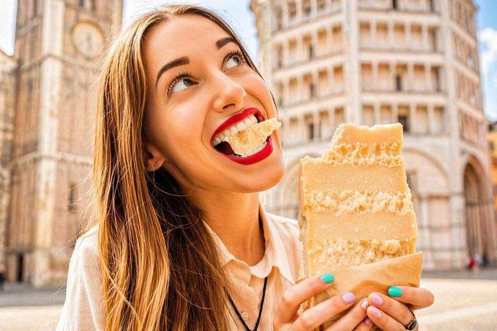 Parmigiano-Reggiano Ostfabrik Små gruppresa från Parma
