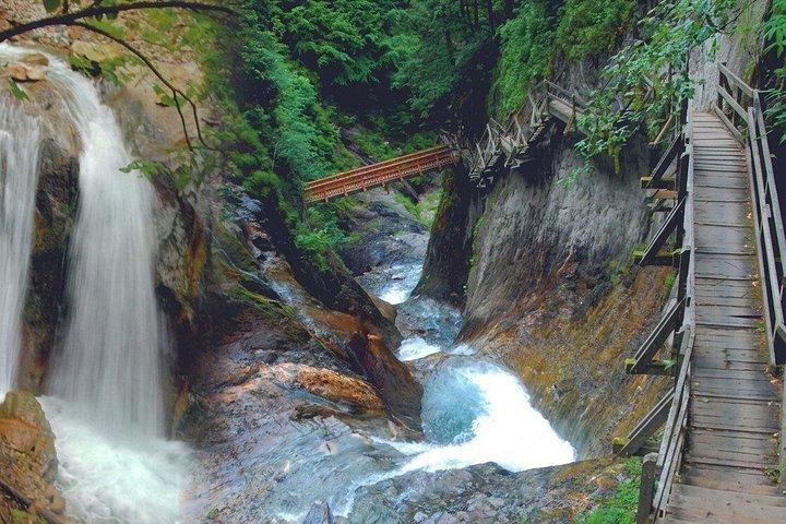 Hotell nära Swiss Alps Discovery Gorges Underground Lake and Wine