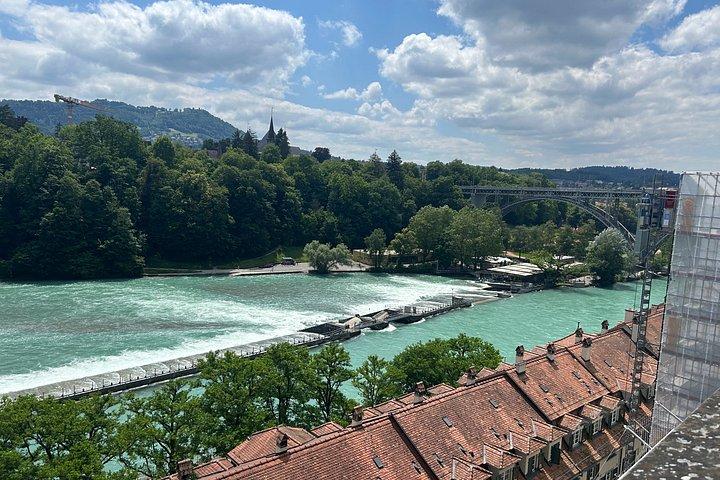 ベルンの魅力を満喫：専門ガイドによる旧市街ウォーキングツアー