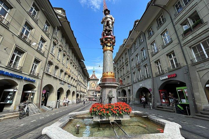 ベルンの魅力を満喫：専門ガイドによる旧市街ウォーキングツアー