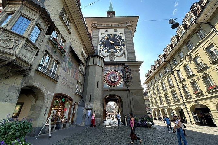 ベルンの魅力を満喫：専門ガイドによる旧市街ウォーキングツアー
