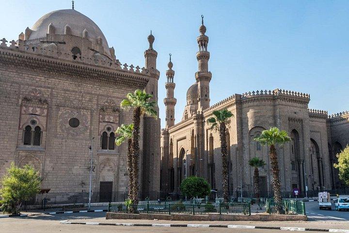 イスラムとコプトのカイロと洞窟教会へのツアー（ランチ付き）