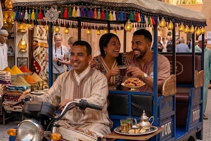 Tuk Tuk Marrakech tour private : Audio guide , Gift & Pastries