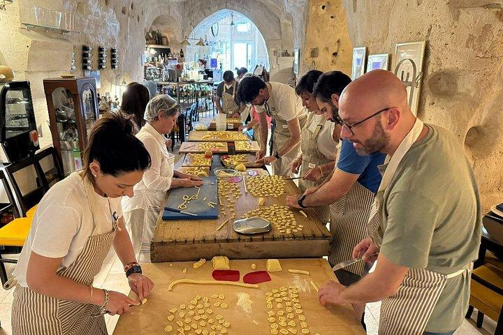 マテーラのサッシ地区にある洞窟でのプライベート料理教室