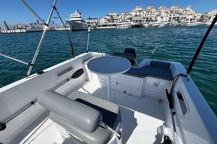 Alquiler de barcos en Marbella con avistamiento de delfines