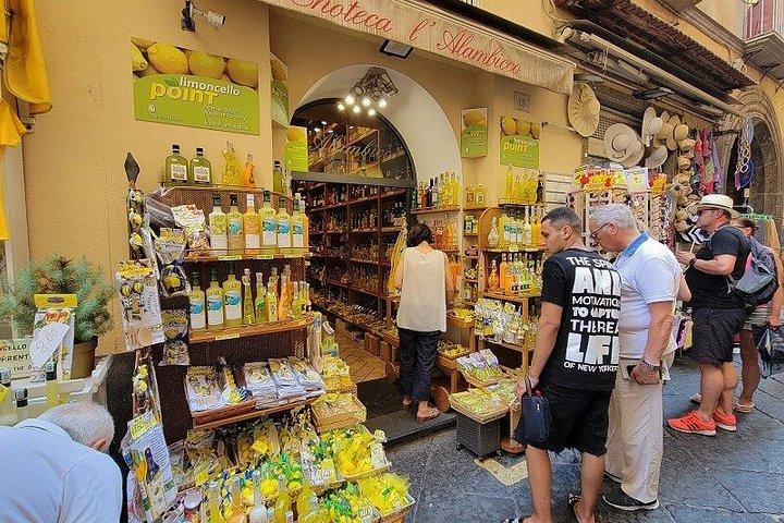ローマ発ポンペイとソレント日帰り旅行（リモンチェロ・テイスティング付き）