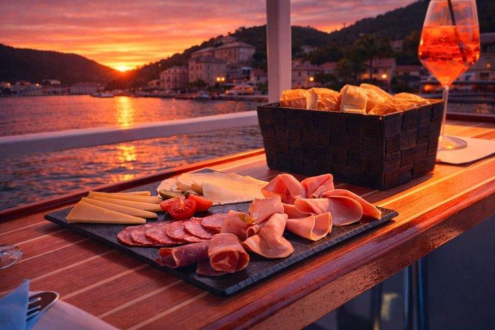 Cavtat Sunset Cruise com prato frio e bebidas
