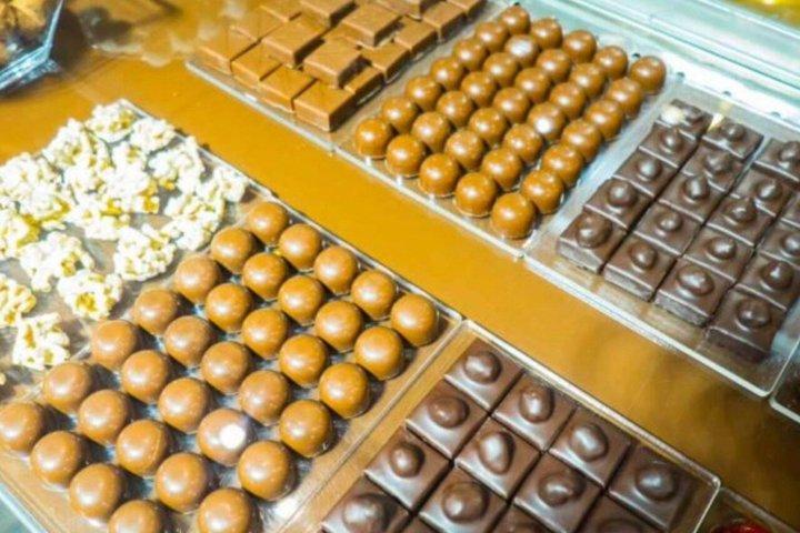Visite 2 fábricas de chocolate e a colorida cidade de Villajoyosa.
