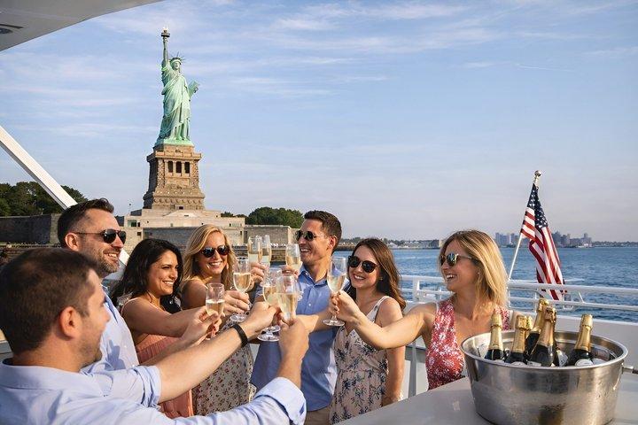 Unbegrenzte Prosecco Sightseeing Cruise Freiheitsstatue & Skyline