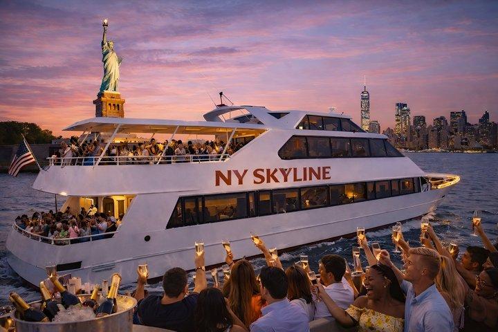 Unbegrenzte Prosecco Sightseeing Cruise Freiheitsstatue & Skyline