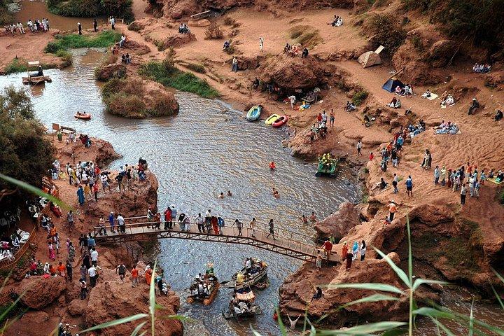 マラケシュからボートで行くウーズードの滝日帰りツアー