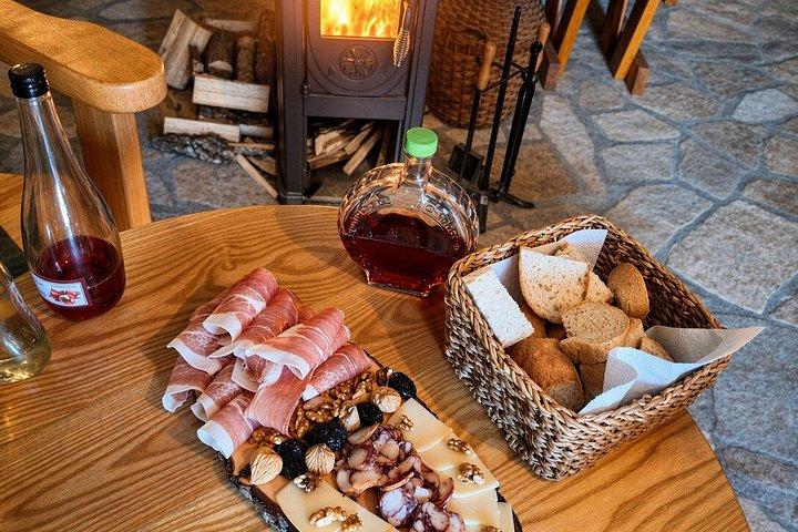 プライベート ツアー: 実家での自家製料理とワインの試飲
