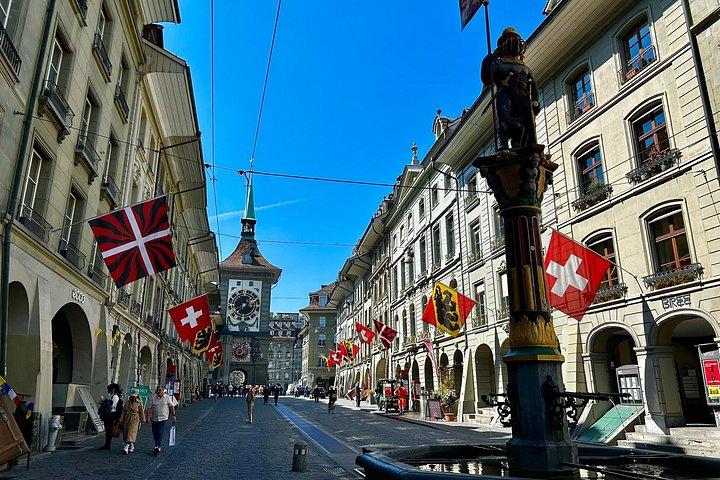 ベルンの魅力を満喫：専門ガイドによる旧市街ウォーキングツアー