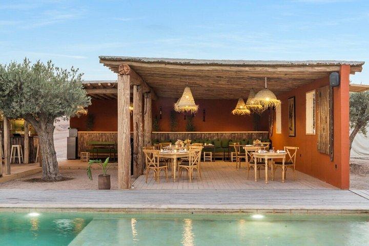 Private Luxury Agafay Overnight with Dinner, Show & 4x4