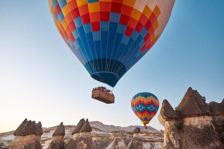 Vol en montgolfière au-dessus de Göreme et cheminées de fées