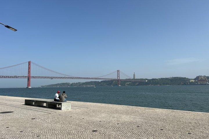 Lisbon Tuk Tuk Private Tour Alfama and Viewpoints