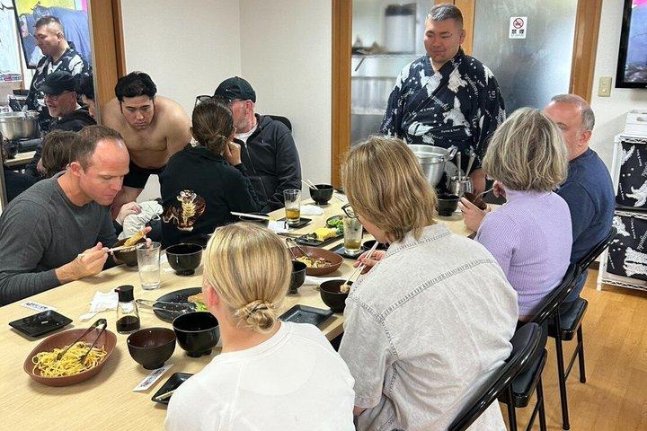 東京で相撲体験 土俵入りと相撲飯