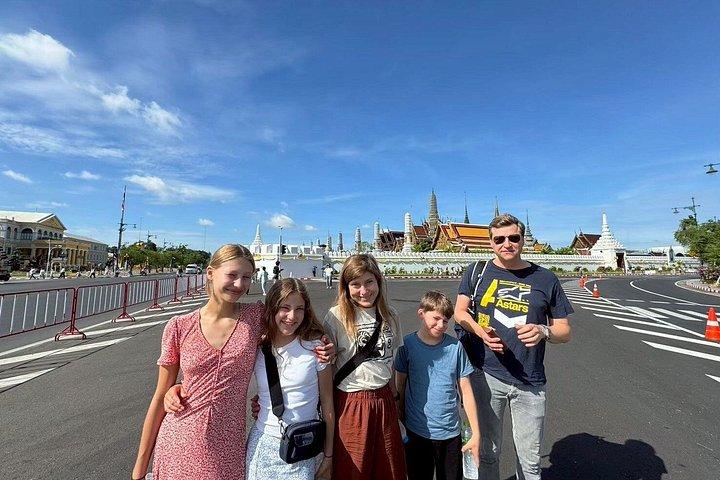 グランドパレス、フォー寺院、アルン寺院プライベートツアー