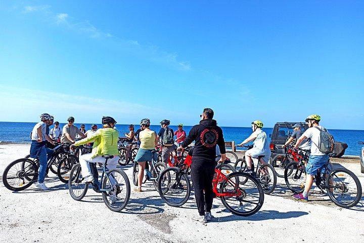 サントリーニ島の電動自転車レンタル