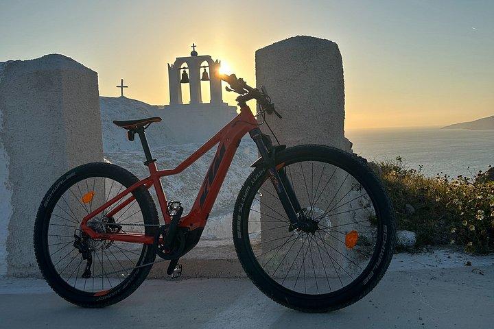 サントリーニ島の電動自転車レンタル