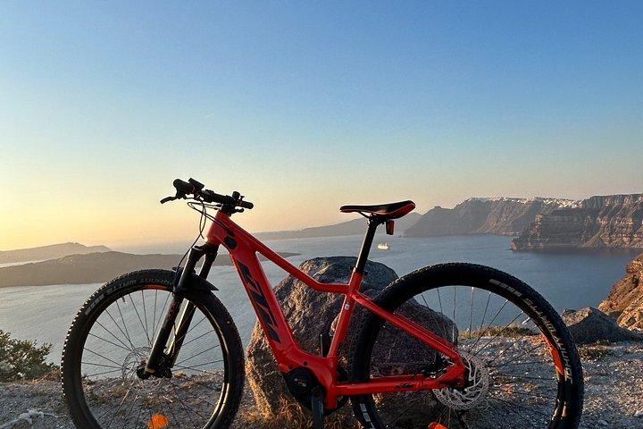 サントリーニ島の電動自転車レンタル