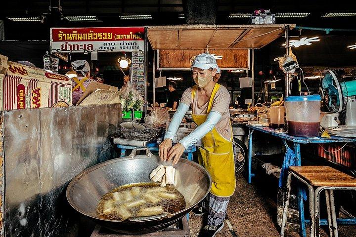 パタヤ・プレートス・フード・ツアー（14＋試食付き）