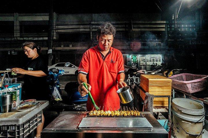 パタヤ・プレートス・フード・ツアー（14＋試食付き）