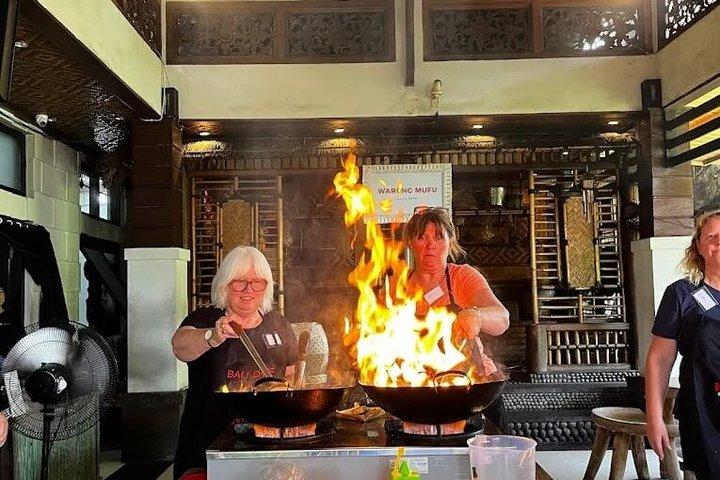 スミニャックバリ料理教室＆マーケット見学（無料送迎付き）
