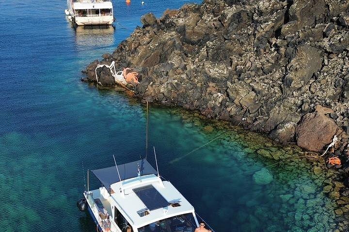 ケーブルカーを避けるためにサントリーニプライベートウォータータクシー