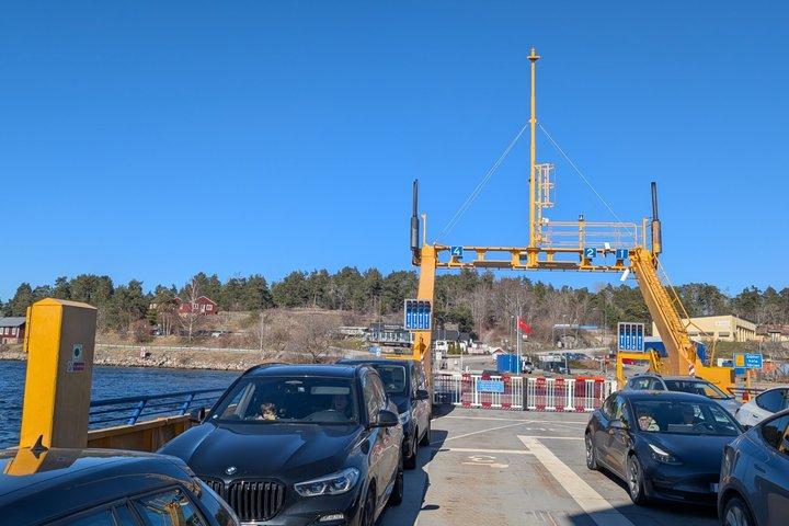 グリプスホルムのマラレン湖の王宮とドロットニングホルムツアー