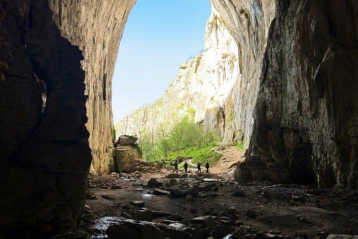 ソフィア発：神の目、峡谷ピクニック＆チェレピシュ修道院ツアー
