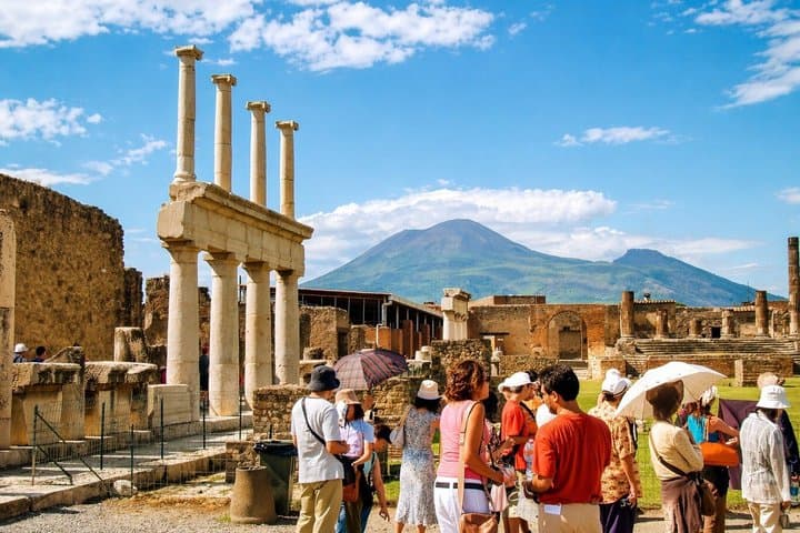 From Rome: Guided Tour of Pompeii and Sorrento Day Trip