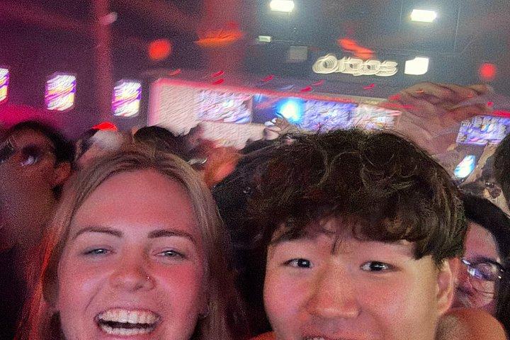 オールナイト 歌とお酒とダンスで現地の日本語ユニ学生と交流