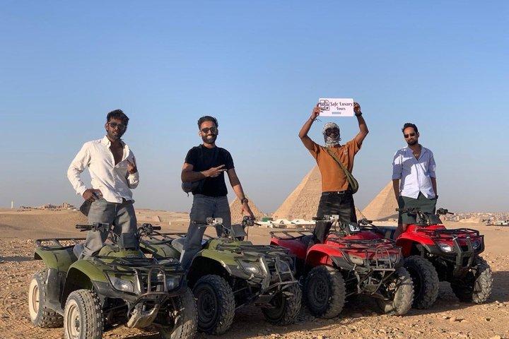 VTT Quad à travers le désert des pyramides de Sahara Gizeh