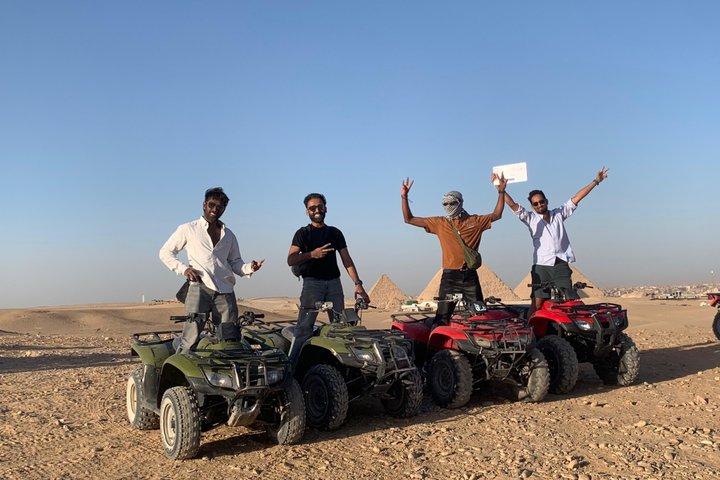 VTT Quad à travers le désert des pyramides de Sahara Gizeh