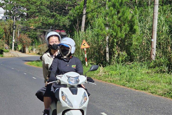 コーヒーファームへのダラットイージーライダーツアー-滝_終日