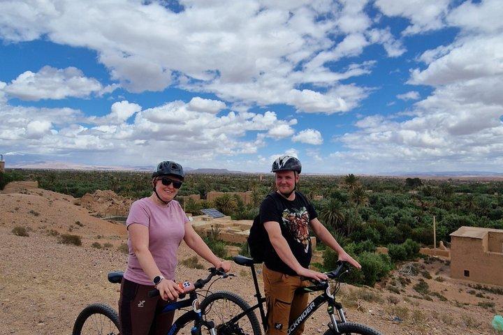 Visita guiada al palmeral de Skoura en bicicleta de montaña