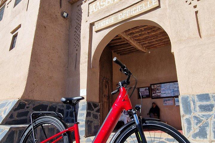 マウンテンバイクでスコウラのヤシ林を巡るガイド付きツアー