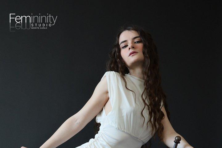 ローマのスタジオで行われた、セクシーでシックなイタリアンフェミニンをテーマにした2時間のフォトセッション。
