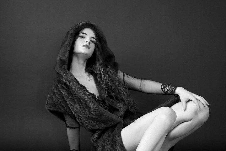 ローマのスタジオで行われた、セクシーでシックなイタリアンフェミニンをテーマにした2時間のフォトセッション。