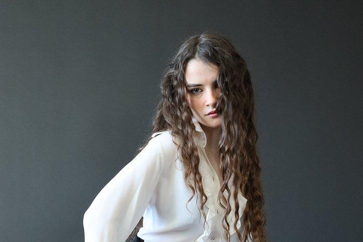 ローマのスタジオで行われた、セクシーでシックなイタリアンフェミニンをテーマにした2時間のフォトセッション。