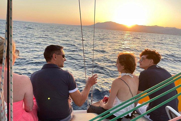 プエルト バヌスからマルベーリャ海岸に沿ってサンセット セーリング
