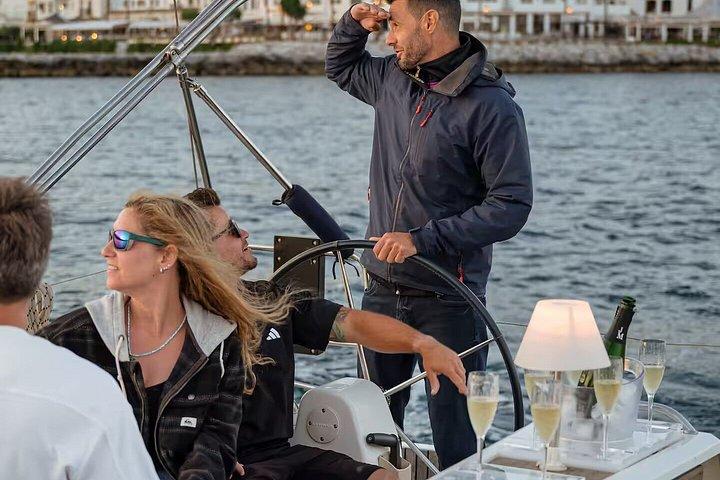 プエルト バヌスからマルベーリャ海岸に沿ってサンセット セーリング